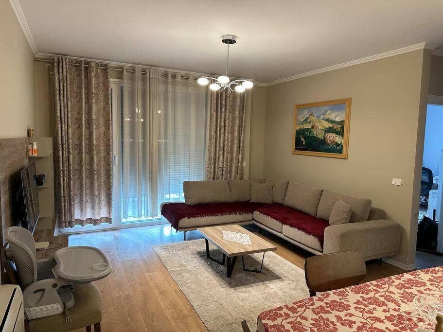 Family Friendly 2 Bedroom Apartment Eden Gardens Tirana City Center Exterior photo