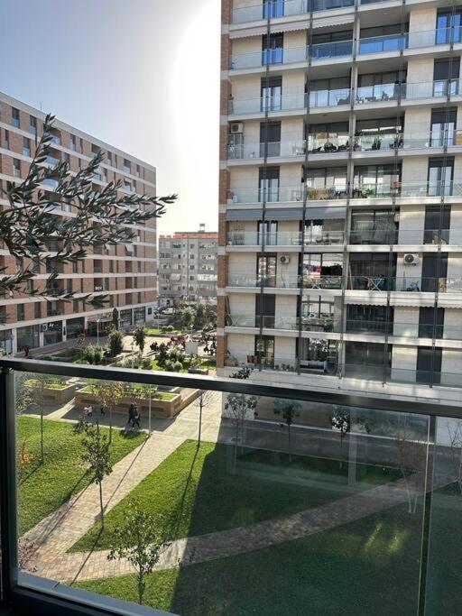 Family Friendly 2 Bedroom Apartment Eden Gardens Tirana City Center Exterior photo