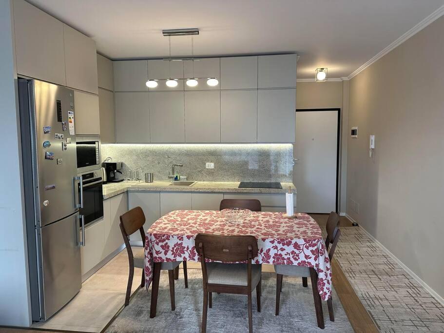 Family Friendly 2 Bedroom Apartment Eden Gardens Tirana City Center Exterior photo